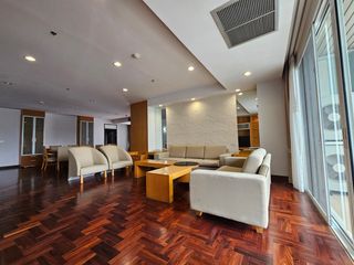 For rent 3 bedrooms condo in Khlong Toei, Bangkok