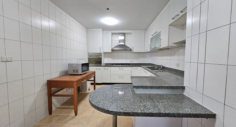 For rent 3 bedrooms condo in Khlong Toei, Bangkok