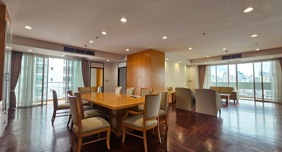 For rent 3 bedrooms condo in Khlong Toei, Bangkok