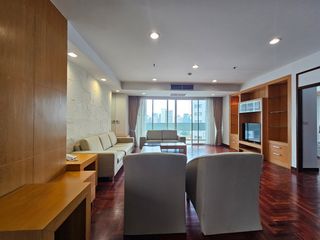 For rent 3 bedrooms condo in Khlong Toei, Bangkok