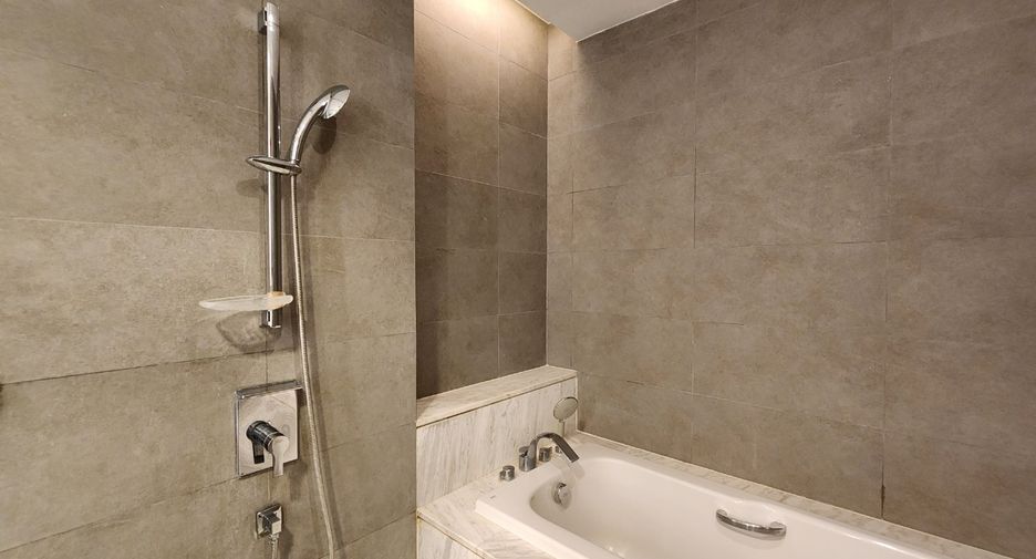 For rent 3 bedrooms condo in Khlong Toei, Bangkok