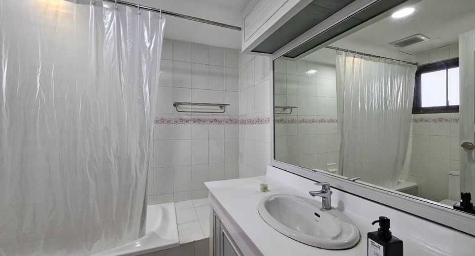 For rent 3 bedrooms condo in Watthana, Bangkok