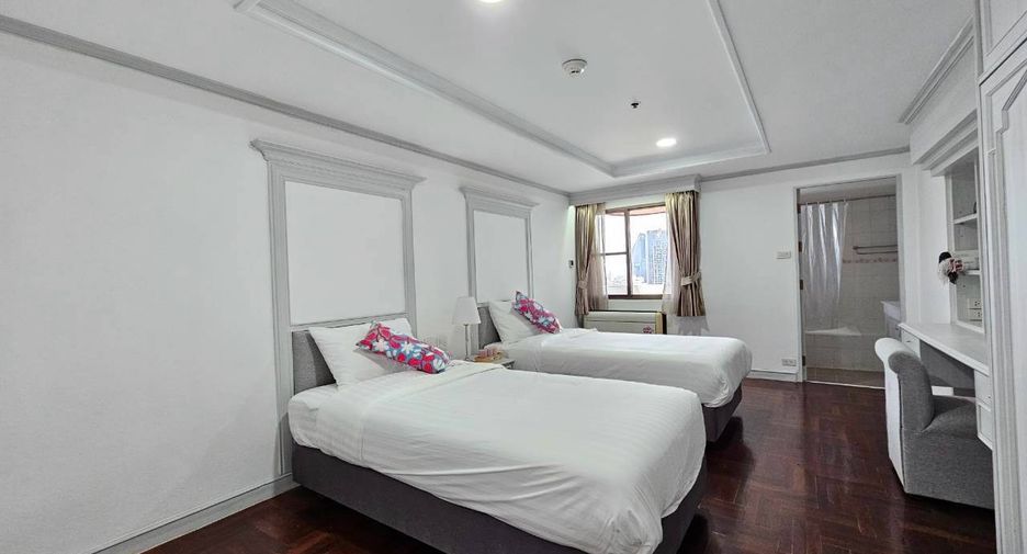 For rent 3 bedrooms condo in Watthana, Bangkok