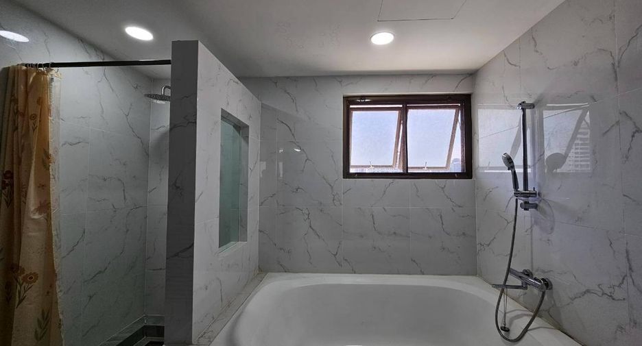 For rent 3 bedrooms condo in Watthana, Bangkok