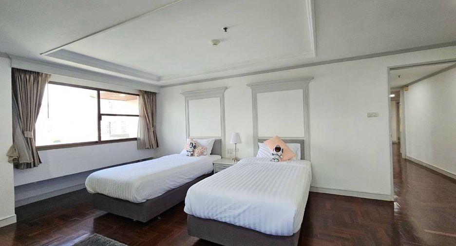 For rent 3 bedrooms condo in Watthana, Bangkok