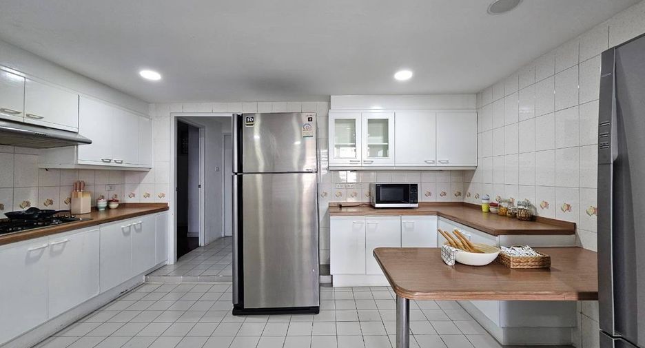 For rent 3 bedrooms condo in Watthana, Bangkok