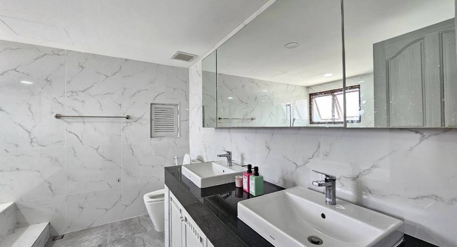 For rent 3 bedrooms condo in Watthana, Bangkok
