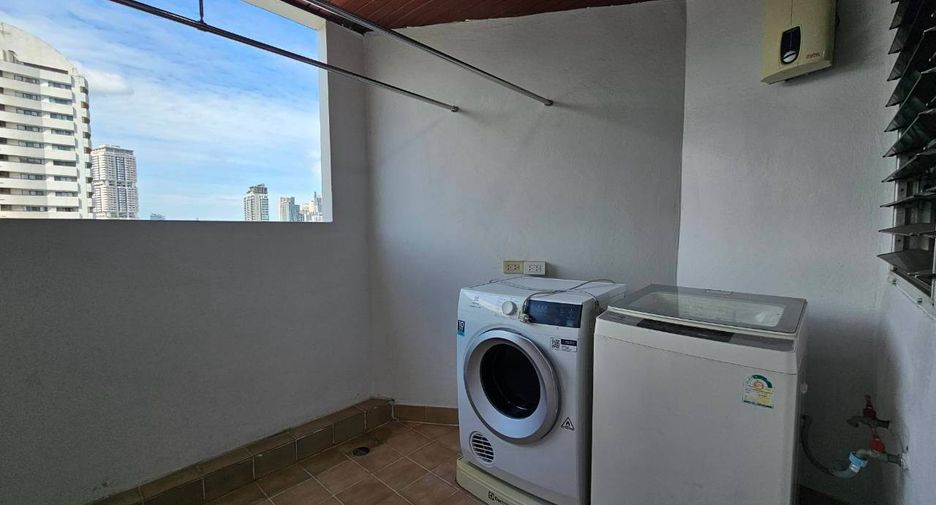 For rent 3 bedrooms condo in Watthana, Bangkok