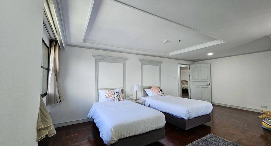 For rent 3 bedrooms condo in Watthana, Bangkok