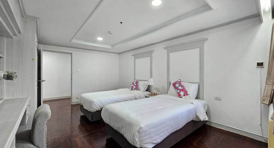 For rent 3 bedrooms condo in Watthana, Bangkok