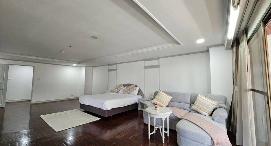 For rent 3 bedrooms condo in Watthana, Bangkok