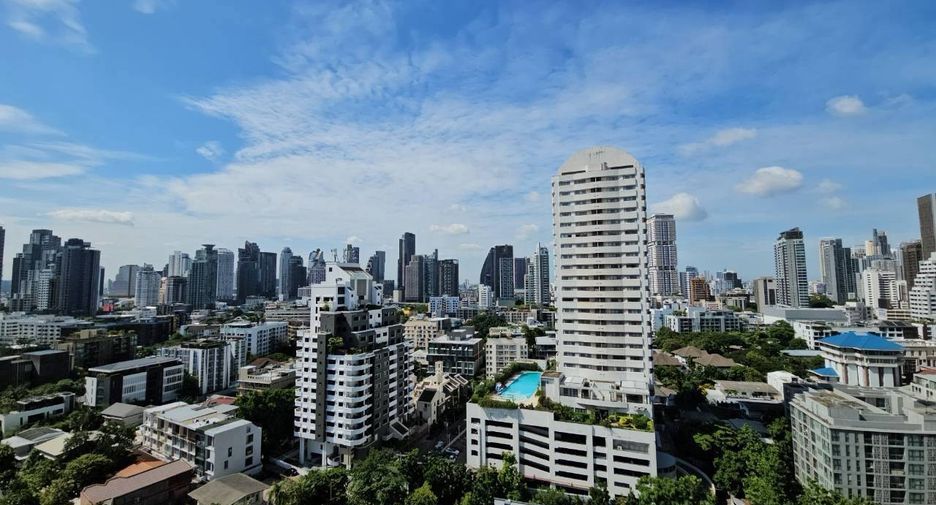 For rent 3 bedrooms condo in Watthana, Bangkok