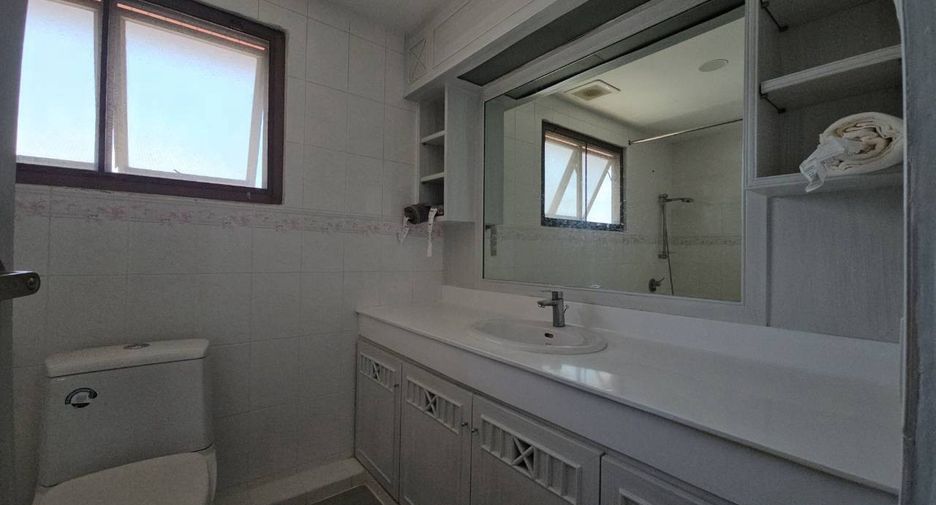For rent 3 bedrooms condo in Watthana, Bangkok