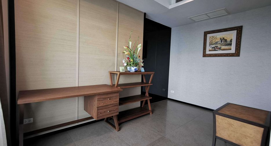 For rent 2 bedrooms condo in Sathon, Bangkok