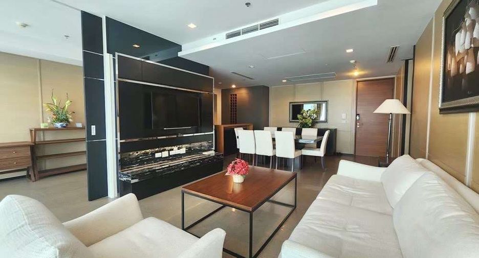 For rent 2 bedrooms condo in Sathon, Bangkok