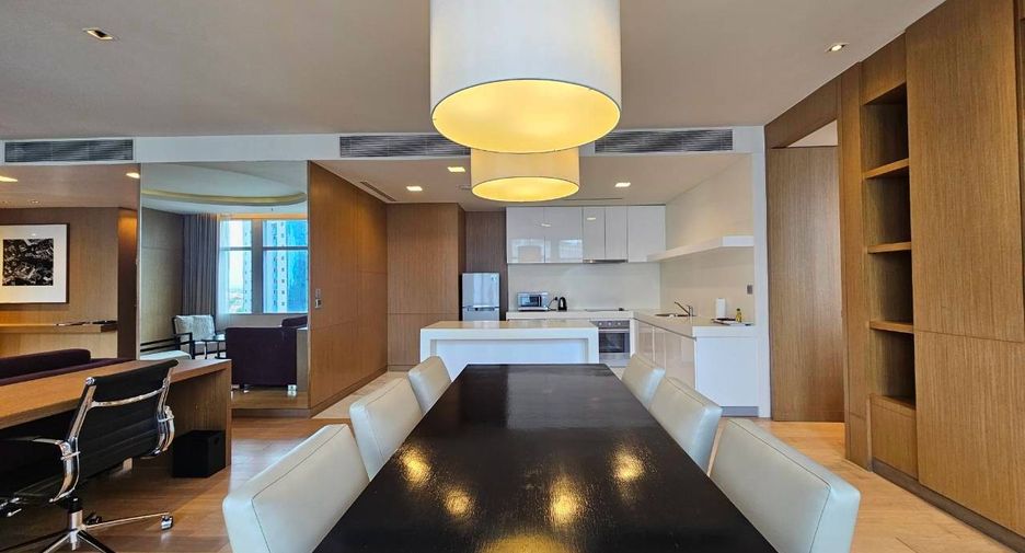 For rent 3 bedrooms condo in Khlong Toei, Bangkok