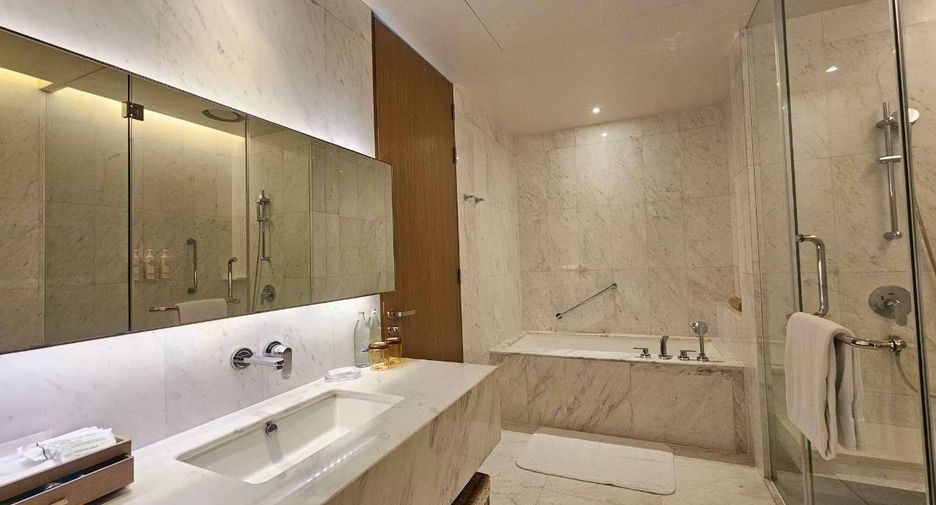 For rent 3 bedrooms condo in Khlong Toei, Bangkok