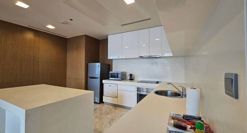 For rent 3 bedrooms condo in Khlong Toei, Bangkok