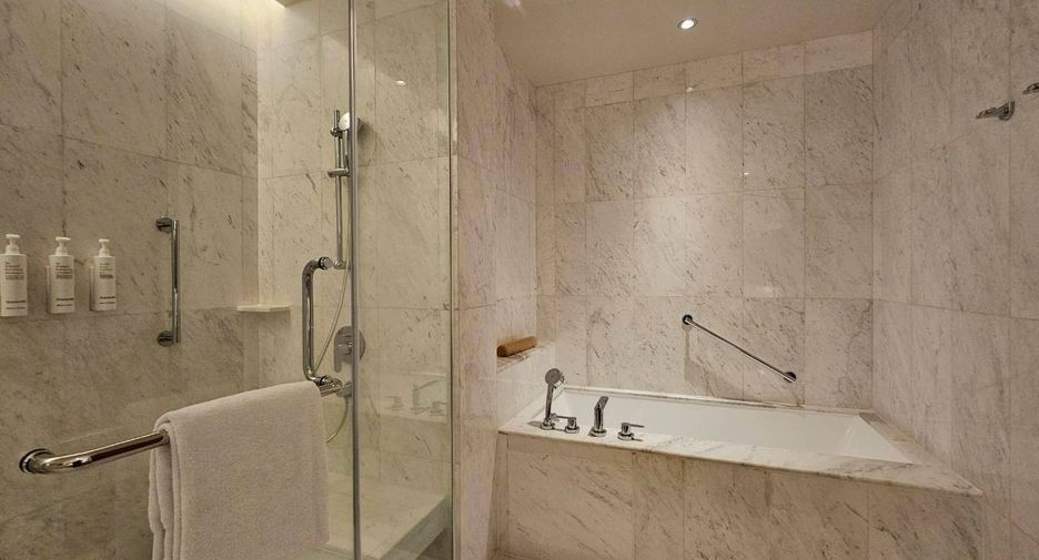 For rent 3 bedrooms condo in Khlong Toei, Bangkok