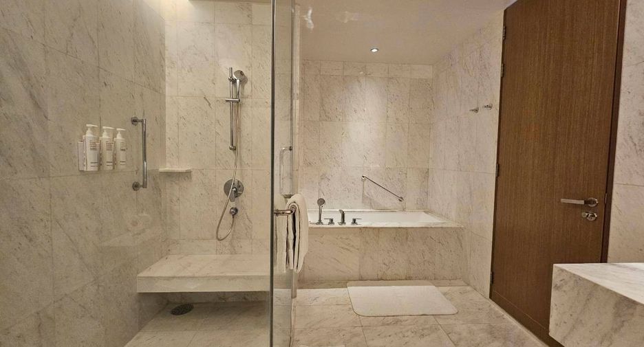 For rent 3 bedrooms condo in Khlong Toei, Bangkok