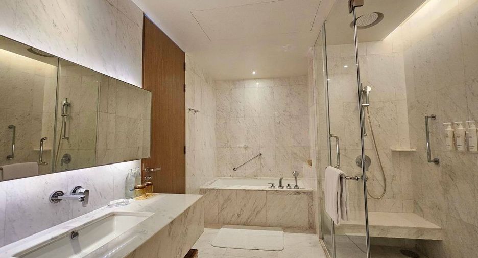 For rent 3 bedrooms condo in Khlong Toei, Bangkok