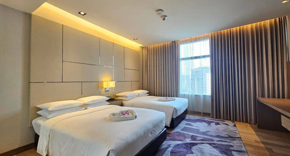 For rent 3 bedrooms condo in Khlong Toei, Bangkok