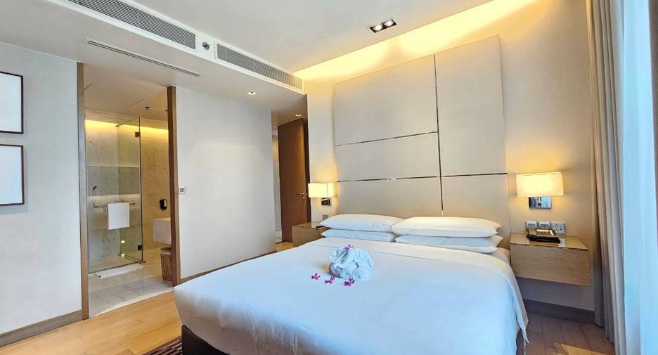 For rent 3 bedrooms condo in Khlong Toei, Bangkok