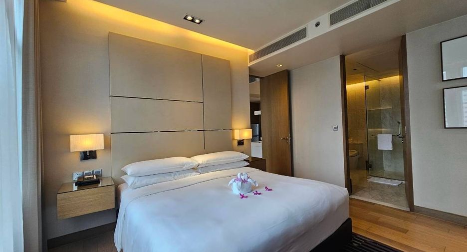 For rent 3 bedrooms condo in Khlong Toei, Bangkok