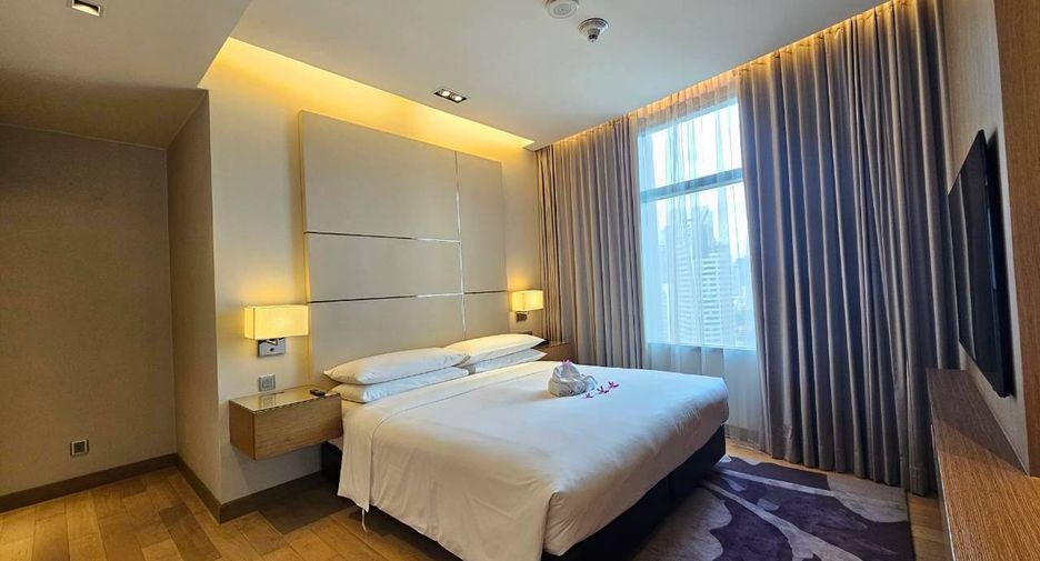 For rent 3 bedrooms condo in Khlong Toei, Bangkok