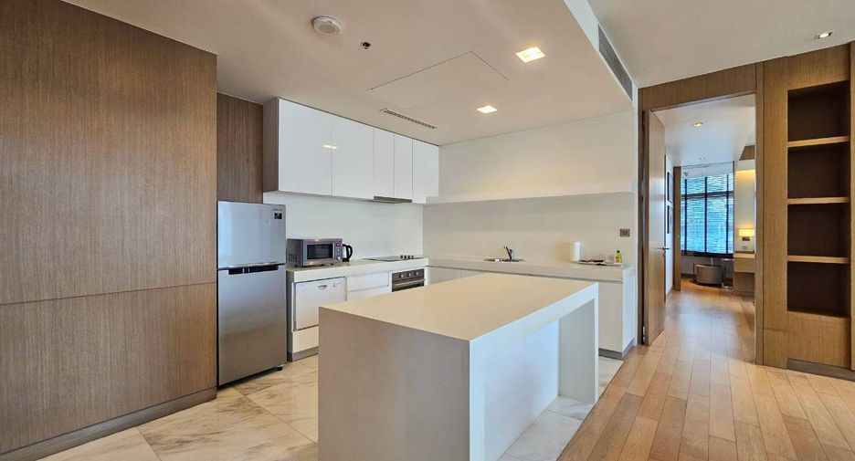 For rent 3 bedrooms condo in Khlong Toei, Bangkok