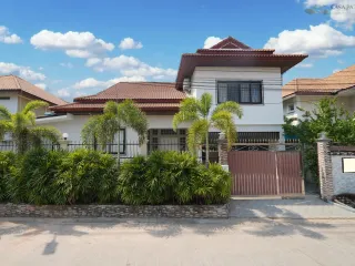 Villa zum Kauf mit 7 Zimmer in Bang Lamung, Chonburi