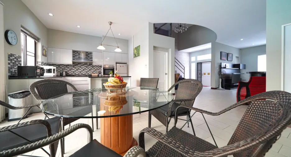 Villa zum Kauf mit 7 Zimmer in Bang Lamung, Chonburi