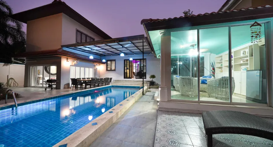 Villa zum Kauf mit 7 Zimmer in Bang Lamung, Chonburi