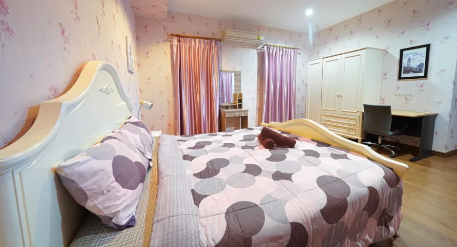 Villa zum Kauf mit 7 Zimmer in Bang Lamung, Chonburi