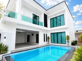 Villa zum Kauf mit 4 Zimmer in Bang Lamung, Chonburi