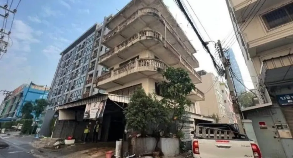 For sale retail Space in Khlong San, Bangkok