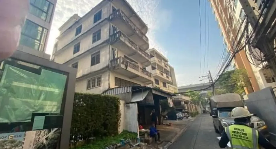 For sale retail Space in Khlong San, Bangkok