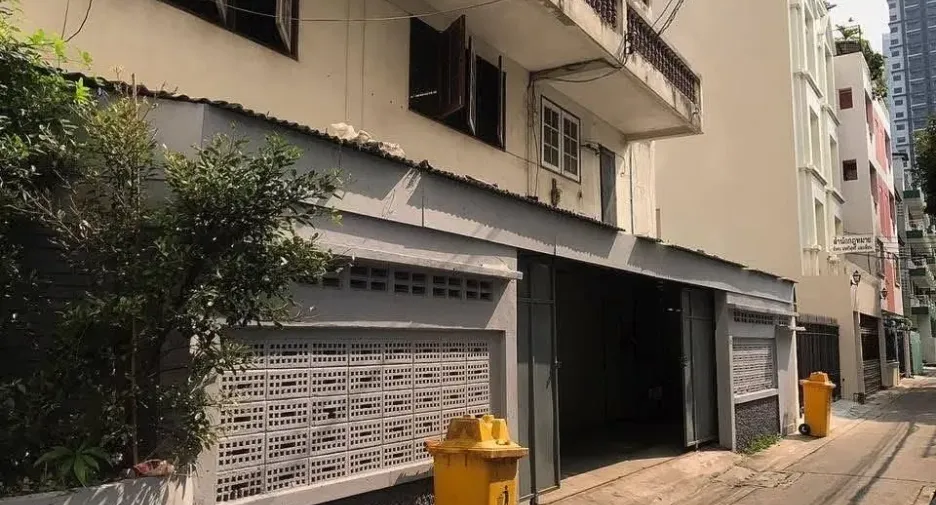 For sale retail Space in Khlong San, Bangkok