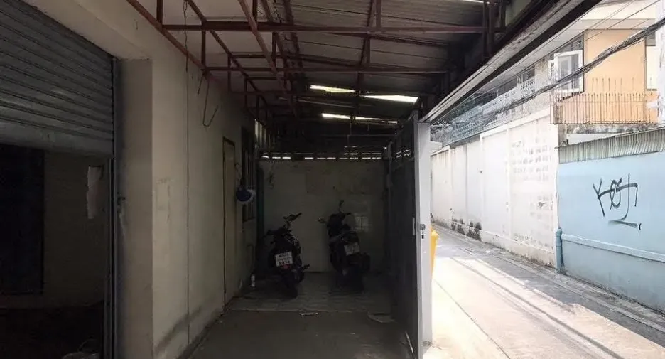 For sale retail Space in Khlong San, Bangkok