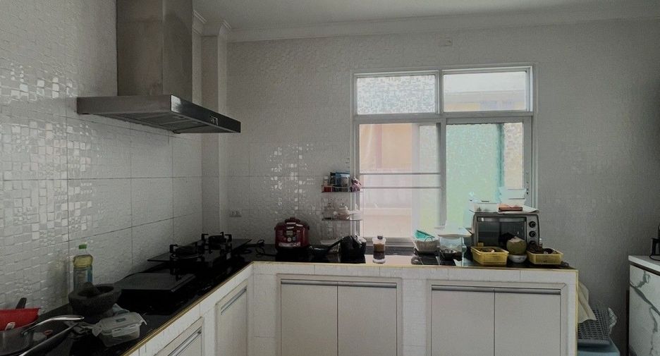 For sale 6 bedrooms house in Phasi Charoen, Bangkok