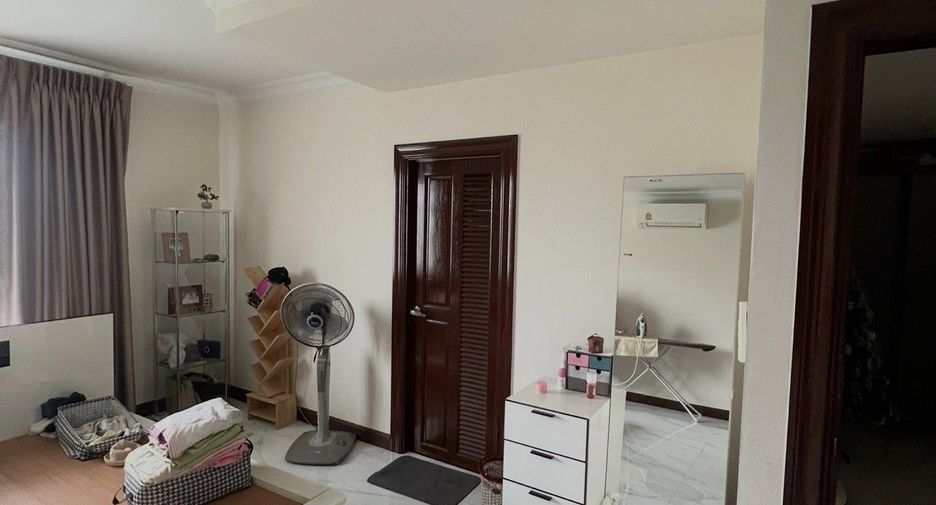 For sale 6 bedrooms house in Phasi Charoen, Bangkok