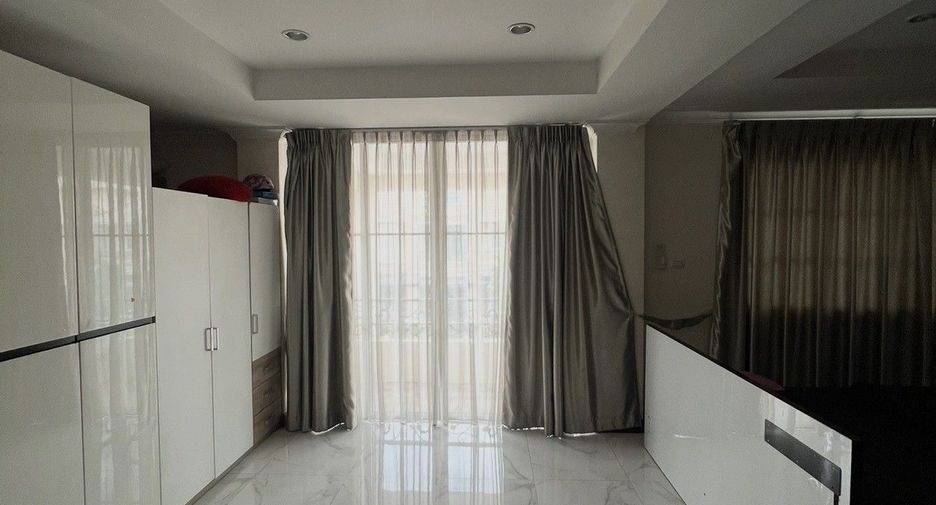 For sale 6 bedrooms house in Phasi Charoen, Bangkok