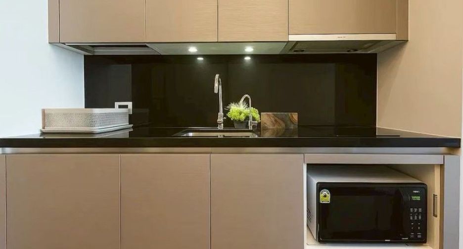 For sale 1 bed condo in Khlong Toei, Bangkok