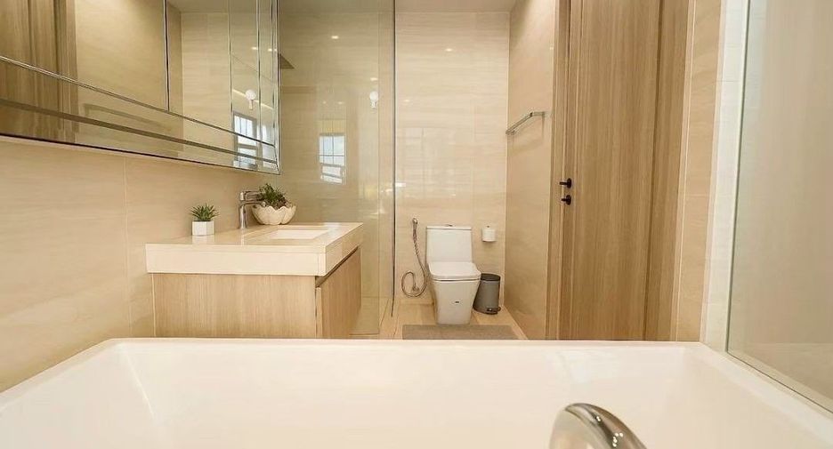 For sale 1 bed condo in Khlong Toei, Bangkok