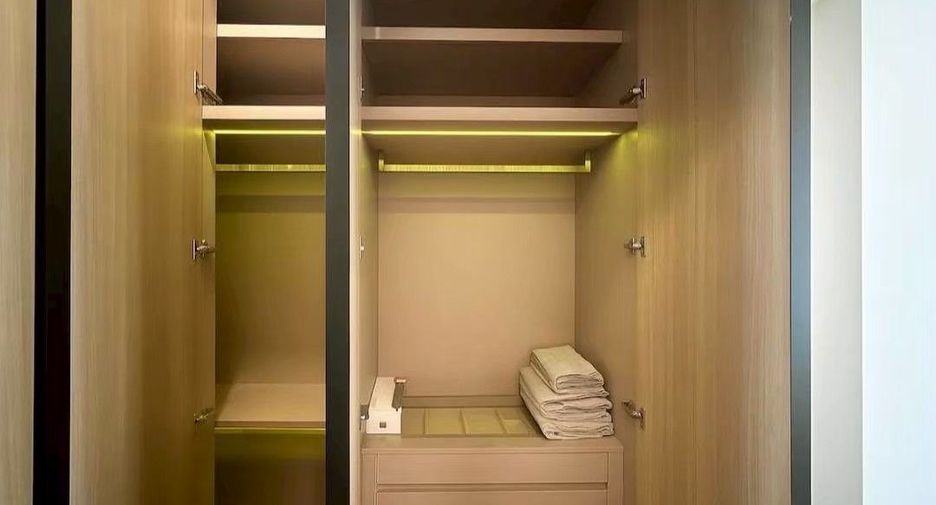 For sale 1 bed condo in Khlong Toei, Bangkok