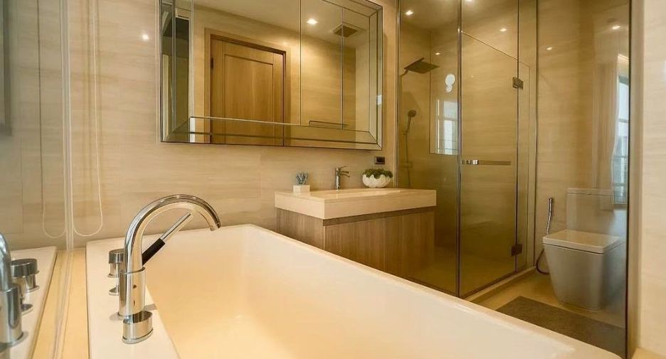 For sale 1 bed condo in Khlong Toei, Bangkok