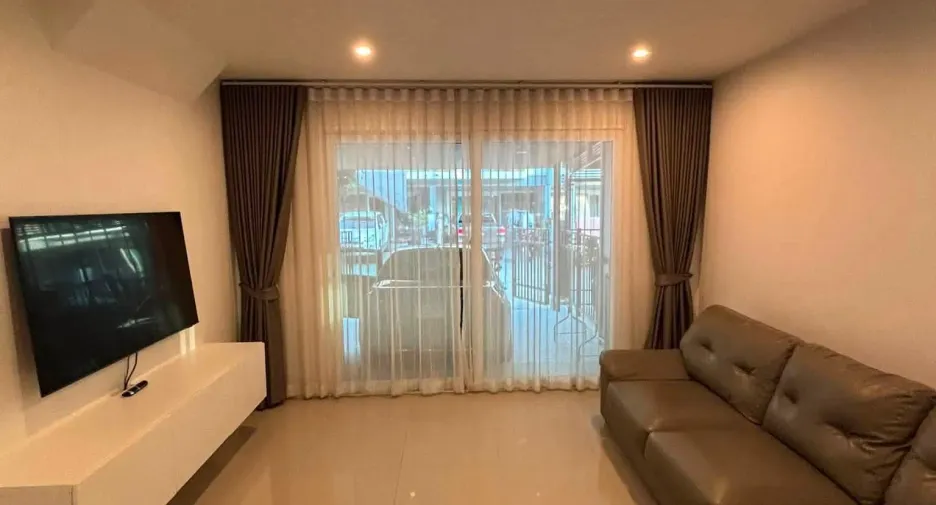Reihenhaus zur Miete mit 3 Zimmer in Bang Lamung, Chonburi