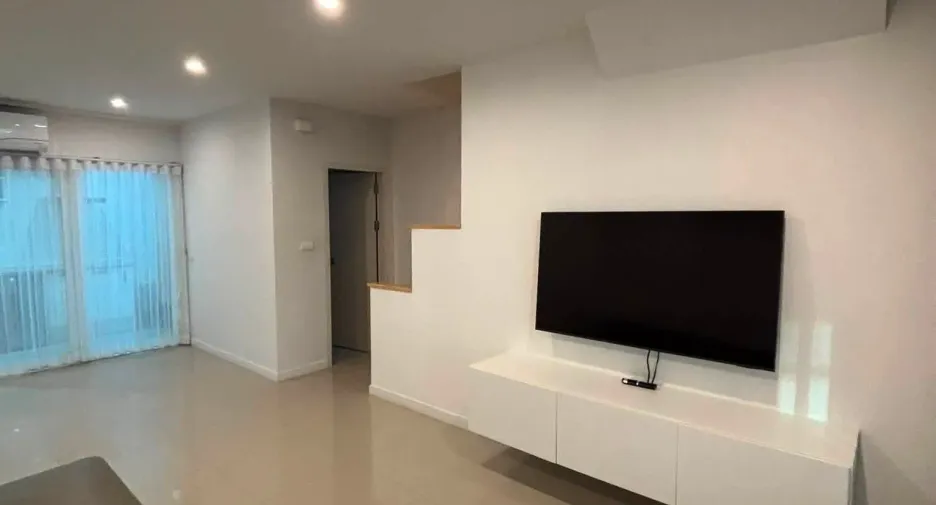 Reihenhaus zur Miete mit 3 Zimmer in Bang Lamung, Chonburi