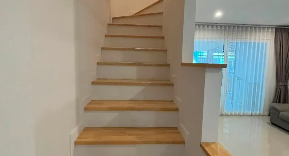 Reihenhaus zur Miete mit 3 Zimmer in Bang Lamung, Chonburi