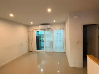 Reihenhaus zur Miete mit 3 Zimmer in Bang Lamung, Chonburi